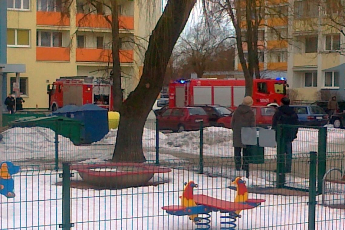 Pożar piwnicy w wieżowcu w Puławach