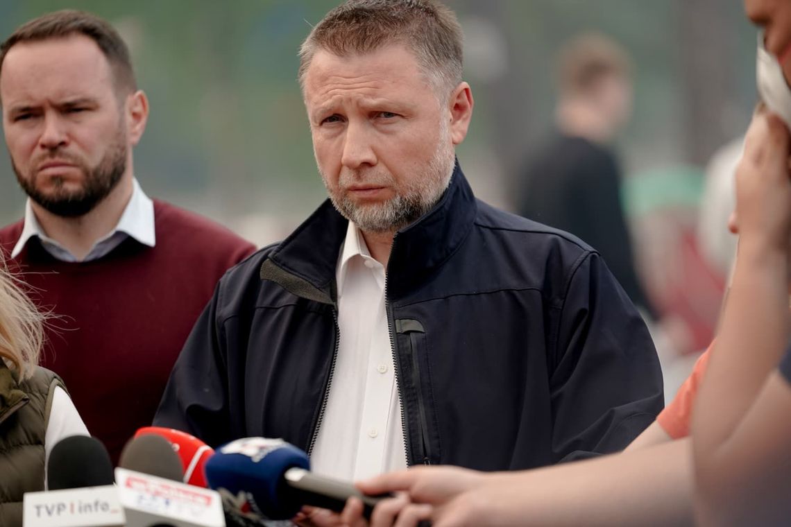 Pożar pod Biłgorajem. „Sytuacja nadal bardzo trudna”. Ewakuowano przytulisko dla zwierząt