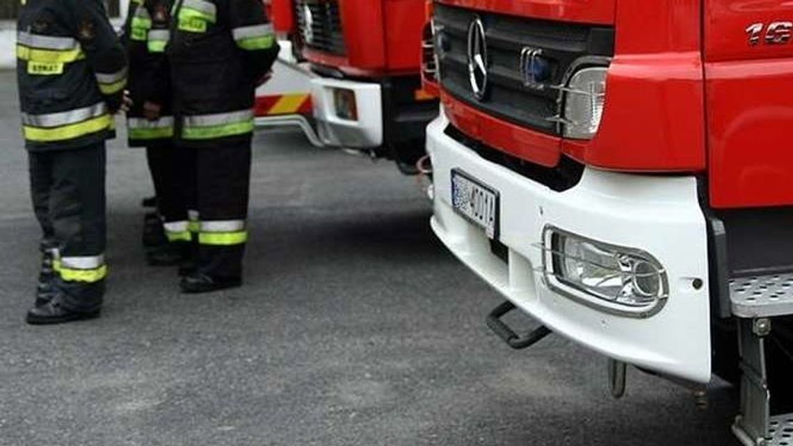 Pożar przy ulicy Diamentowej w Lublinie. Strażacy walczą z ogniem