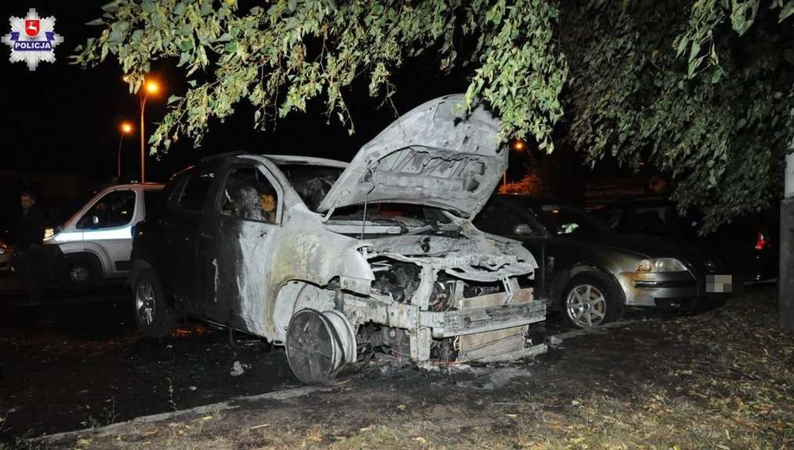 Pożar samochodów na parkingu w Zamościu [zdjęcia]