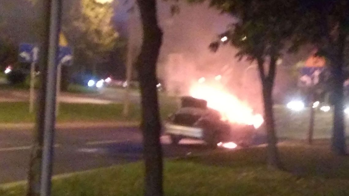 Pożar samochodu na al. Andersa w Lublinie [wideo]
