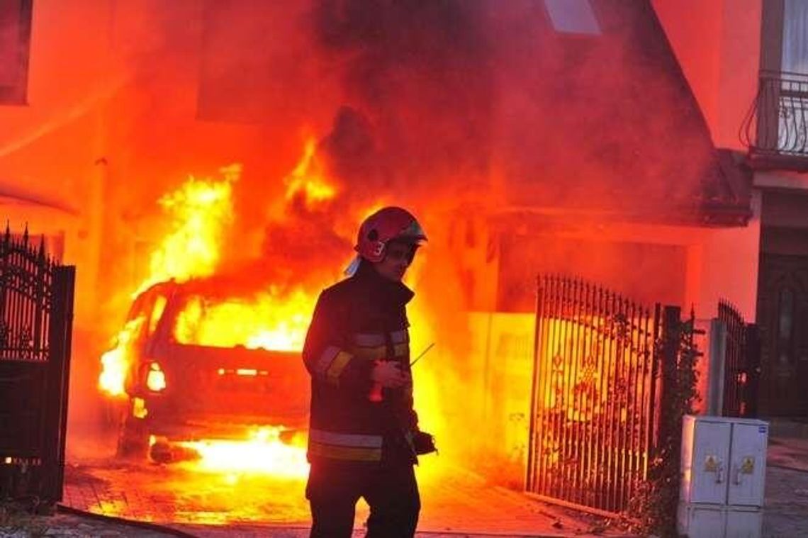 Pożar samochodu na os. Borek koło Lublina. Zdjęcia czytelników