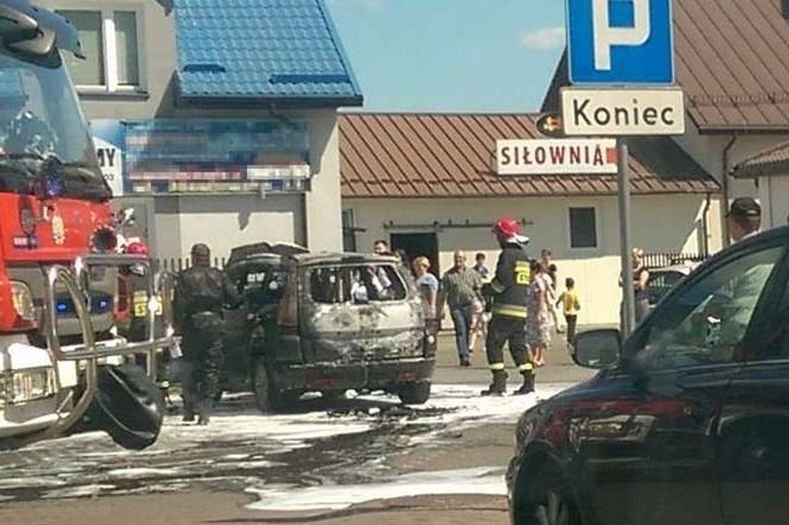 Pożar samochodu w Opolu Lubelskim. Citroen spłonął doszczętnie
