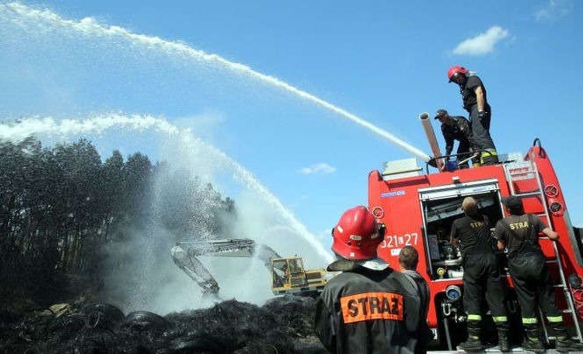 Pożar składowiska opon w Rykach. Straż nie wyklucza podpalenia (wideo, zdjęcia) Pożar składowiska opon w Rykach. Straż nie wyklucza podpalenia (wideo, zdjęcia)
