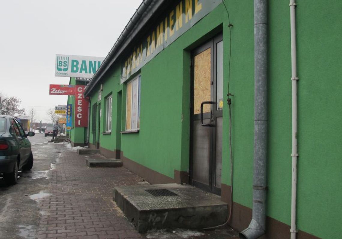 Pożar sklepu z częściami do ciągników. \"Uratowano 1,2 mln zł\"