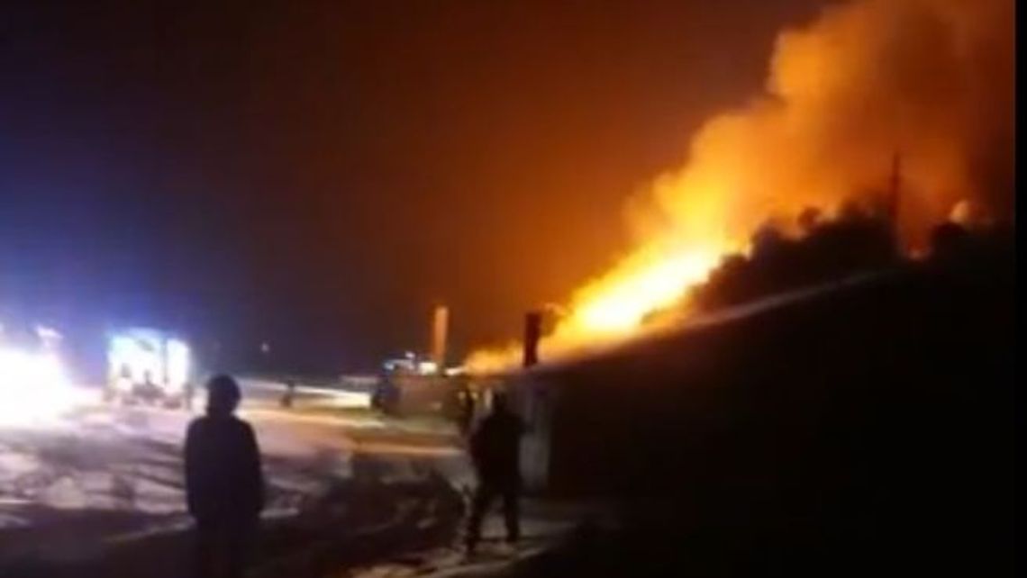 Pożar stolarni w Kalinówce. 400 tys. zł strat. Akcja strażaków trwała całą noc