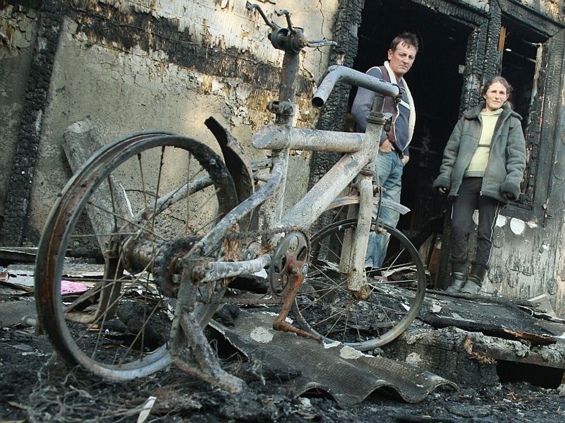 Pożar w Czółnach: Pogorzelcom pomaga wieś. Możesz i Ty