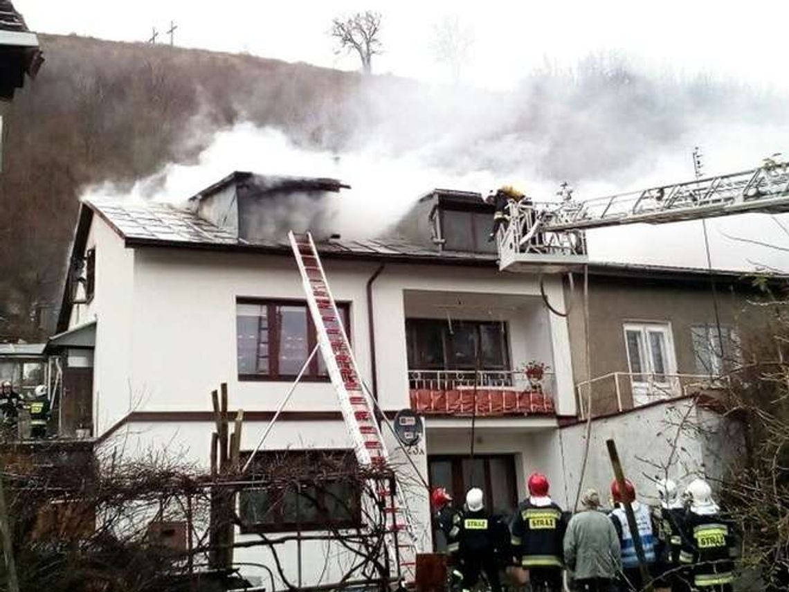 Pożar w Kazimierzu Dolnym. W ostatniej chwili wyniesiono z domu dziecko