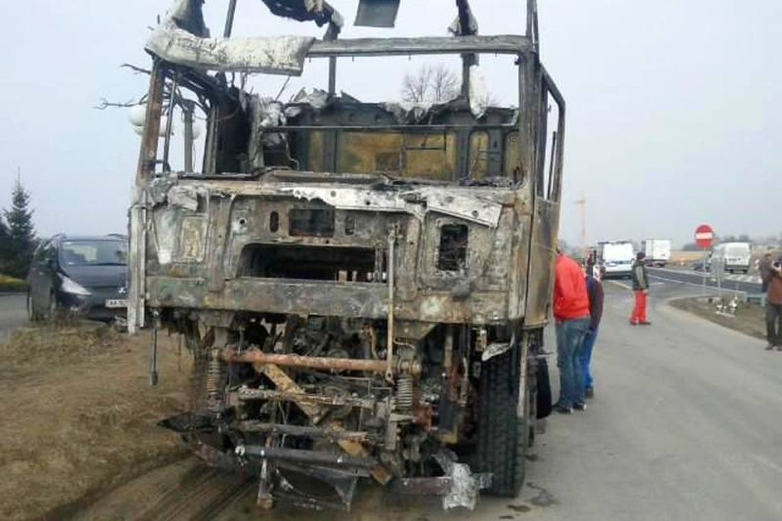 Pożar w miejscowości Bogucin: Spłonął tir (zdjęcia) Pożar w miejscowości Bogucin: Spłonął tir (zdjęcia)