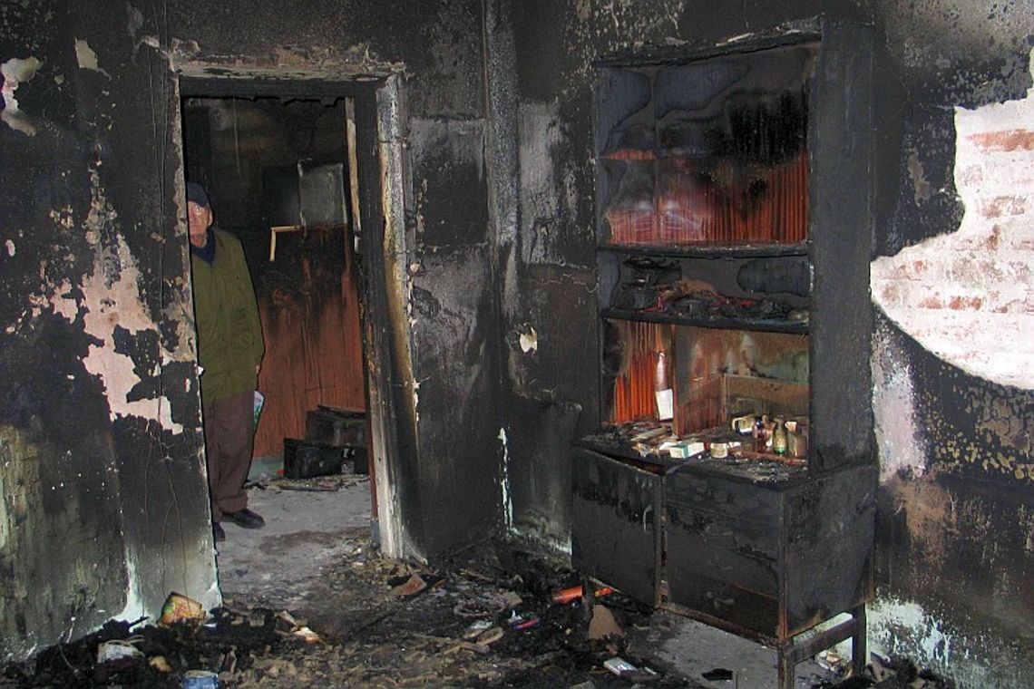 Pożar w mieszkaniu znanego malarza. Gospodarz walczy o życie Pożar w mieszkaniu znanego malarza. Gospodarz walczy o życie