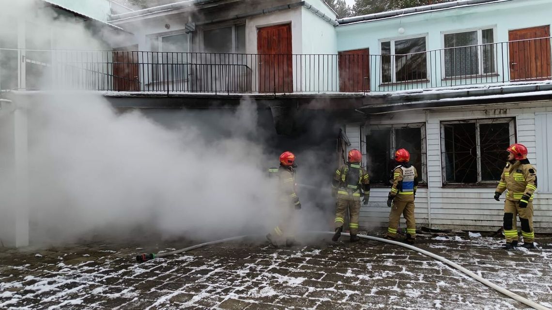 Pożar w ośrodku wypoczynkowym nad jeziorem Pożar w ośrodku wypoczynkowym nad jeziorem