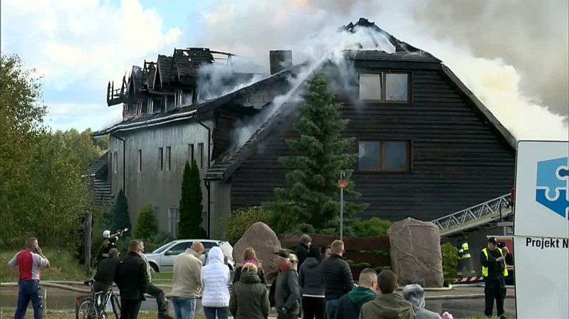 Pożar w restauracji pod Suwałkami. Spłonął dach, wypadły szyby