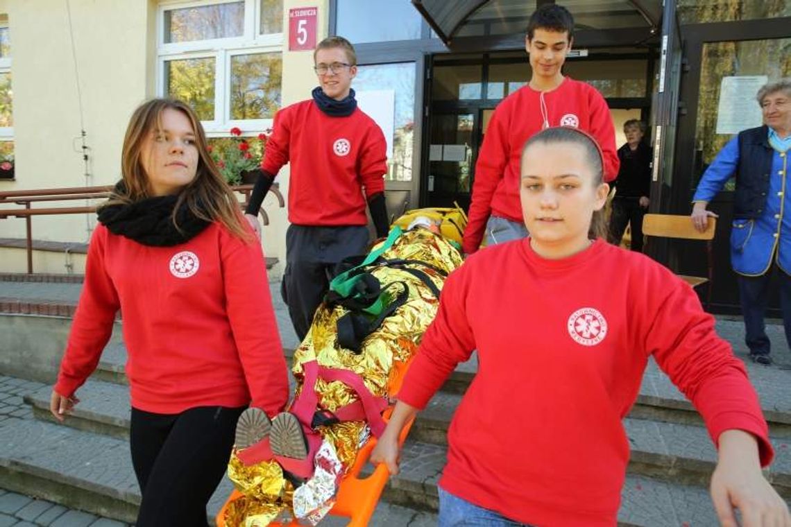"Pożar" w szkole. Uczniowie VIII LO ćwiczyli ewakuację