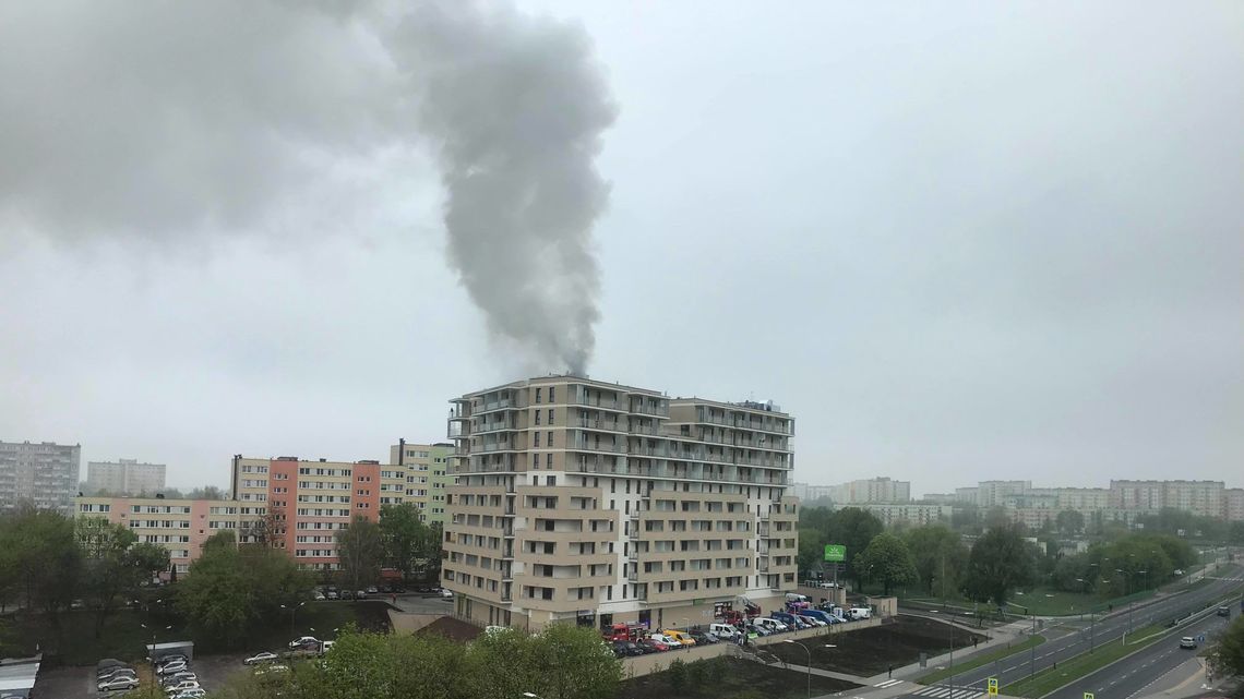 Pożar w wieżowcu przy ul. Paganiniego w Lublinie. W akcji 20 zastępów strażackich [zdjęcia, wideo]