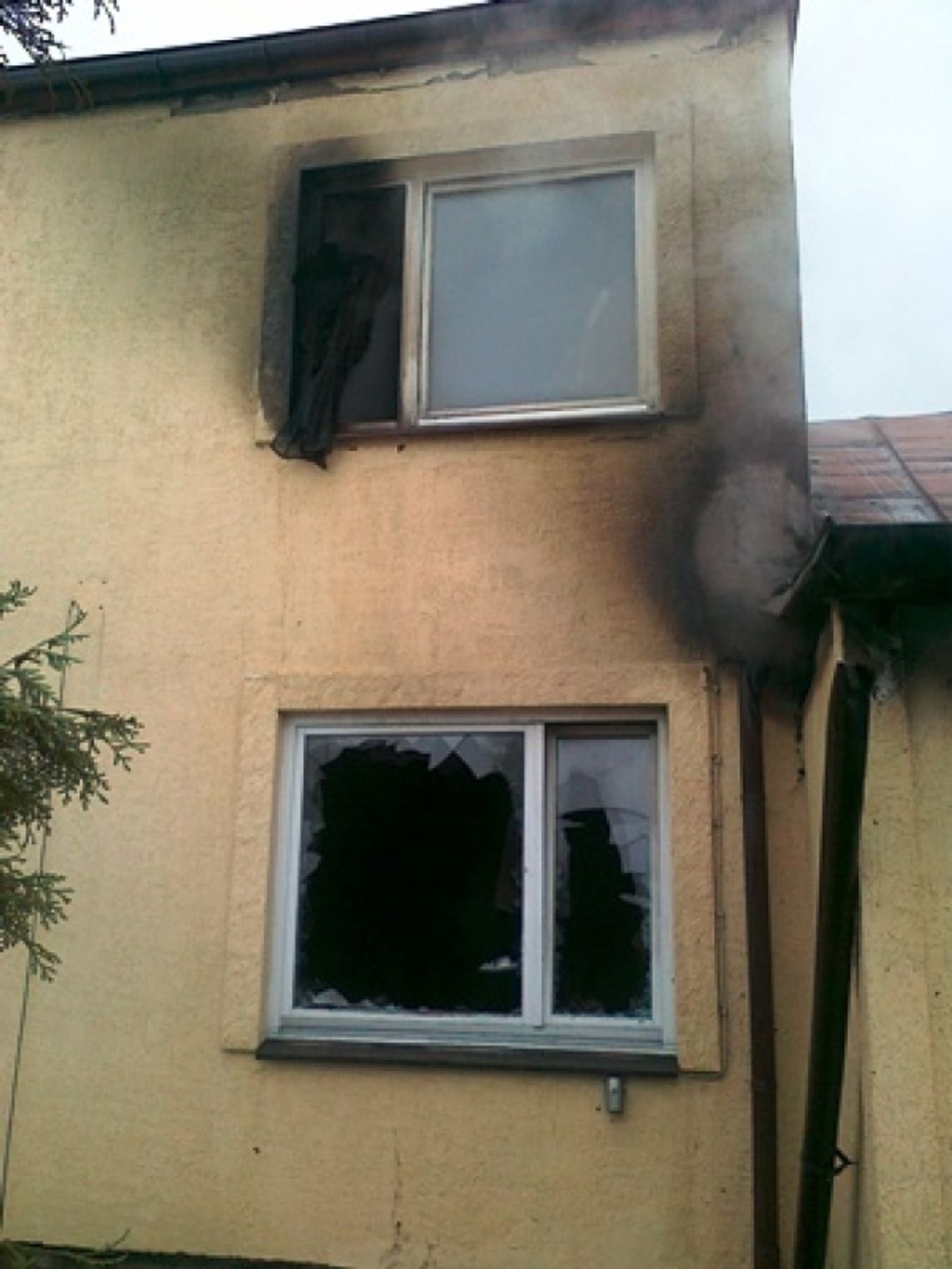 Pożar w Woli Uhruskiej. Uratowali chłopca z płonącego domu