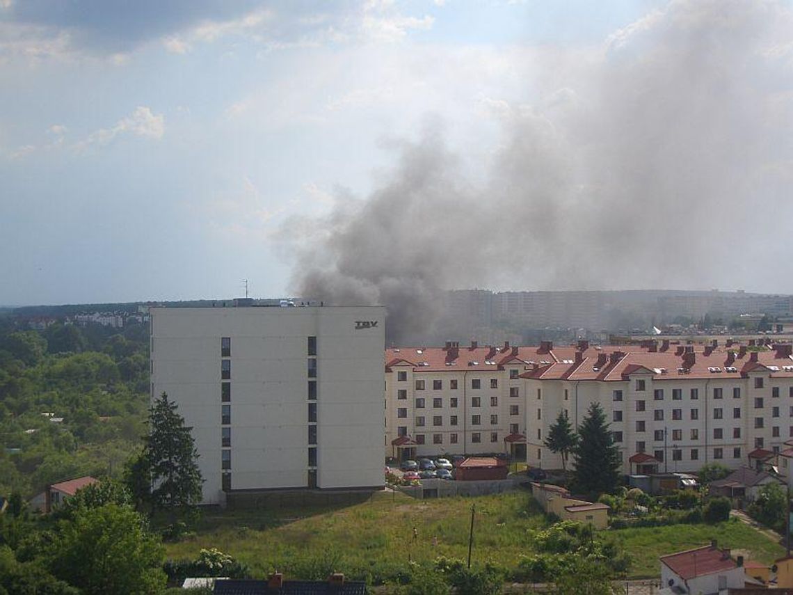 Pożar wiaty przy ul. Wapiennej Pożar wiaty przy ul. Wapiennej
