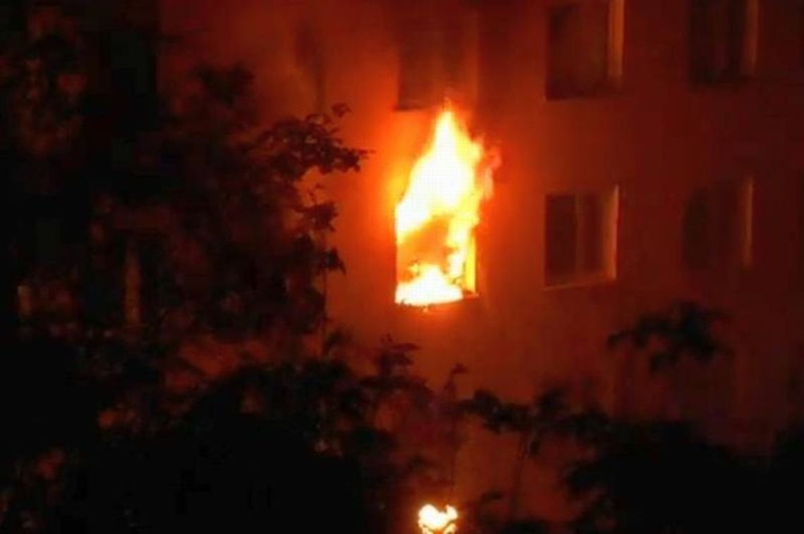 Pożar wieżowca przy ul. Ogródkowej. Ewakuowali 150 osób (wideo) Pożar wieżowca przy ul. Ogródkowej. Ewakuowali 150 osób (wideo)