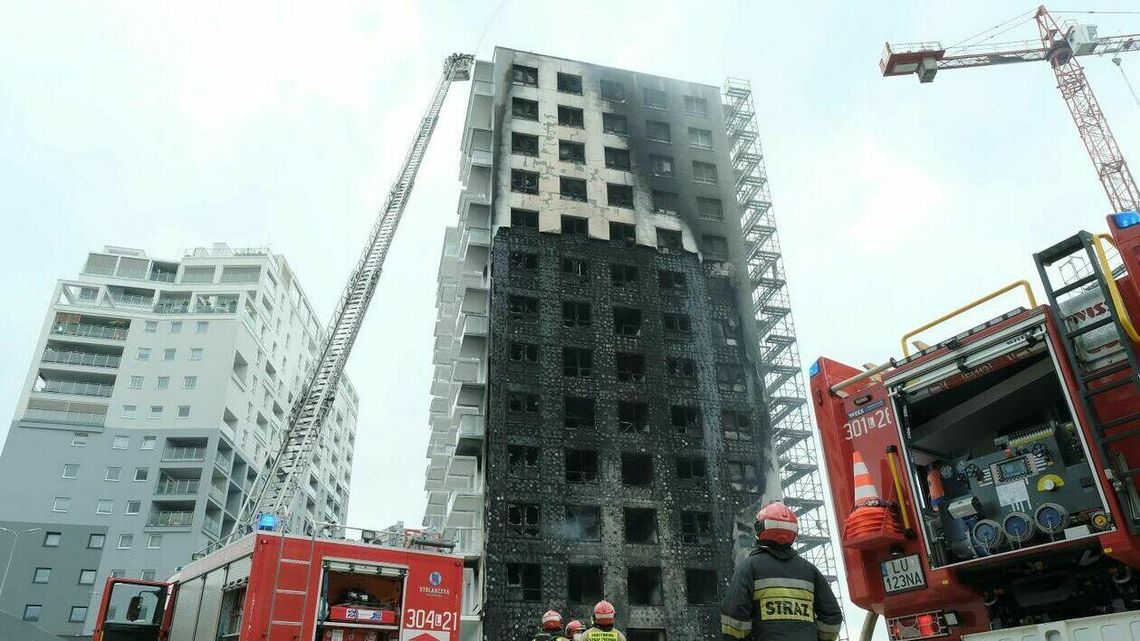 Pożar wieżowca w Lublinie, gęsty dym widać było z daleka. Wiadomo, co było przyczyną? Pożar wieżowca w Lublinie, gęsty dym widać było z daleka. Wiadomo, co było przyczyną?