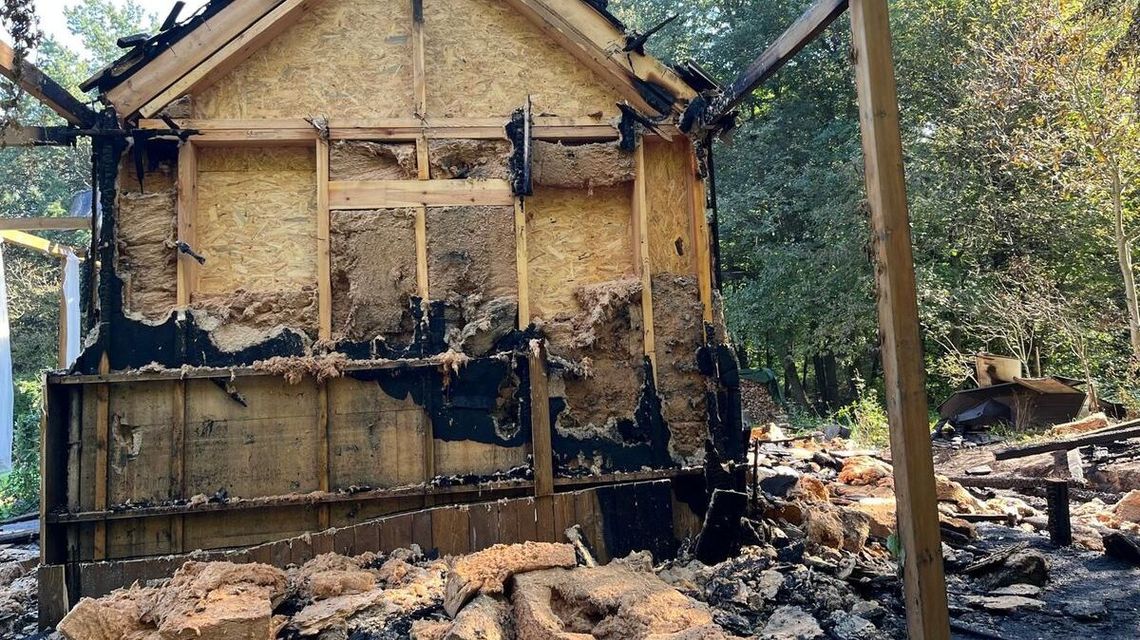 Pożar wybuchł nocą. Kobietę obudziły trzaski