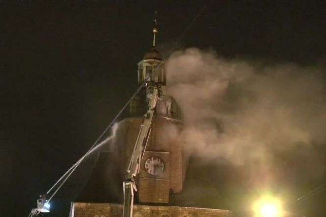 Pożar zabytkowej wieży katedry w Gorzowie. "To wielki dramat dla mieszkańców"