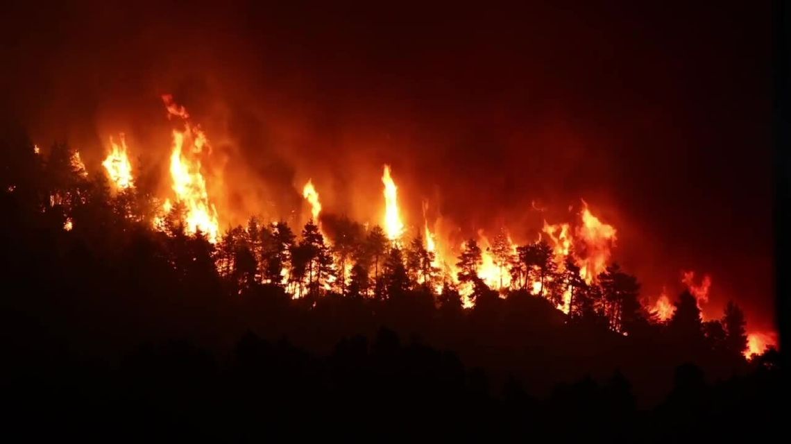 Pożary trawią grecką wyspę Evia Pożary trawią grecką wyspę Evia