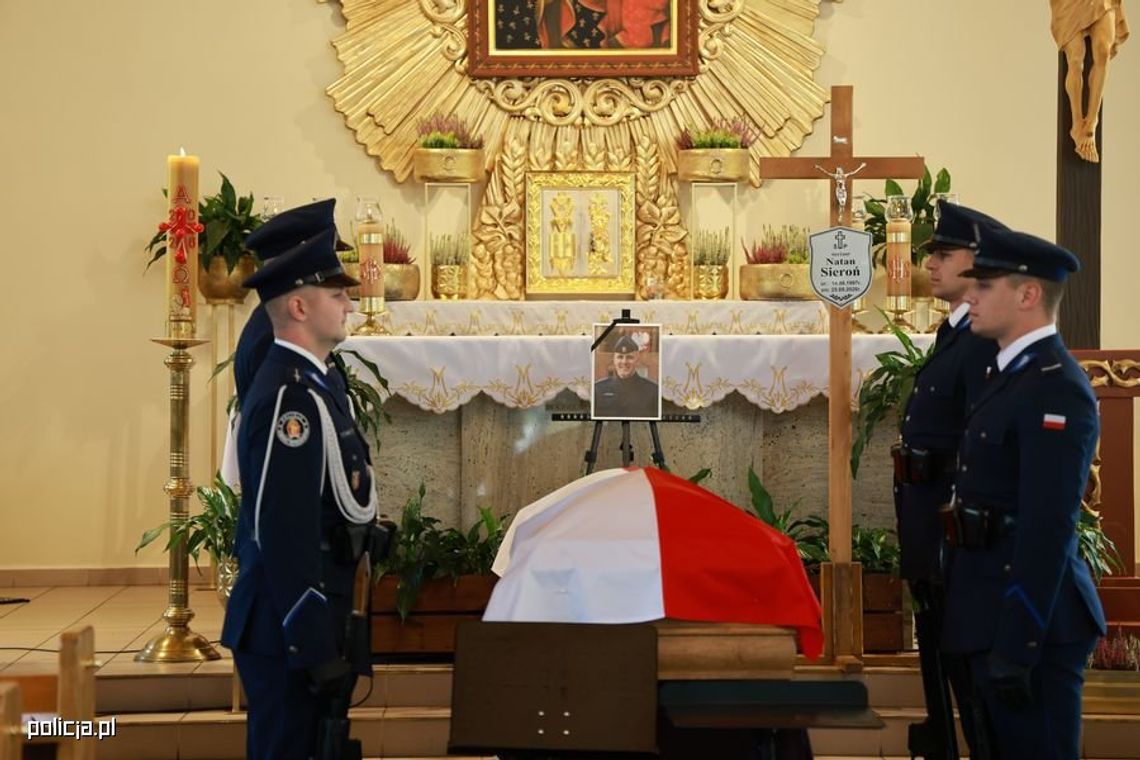 Pożegnali 29-letniego policjanta. Podkom. Natan Sieroń zginął na służbie