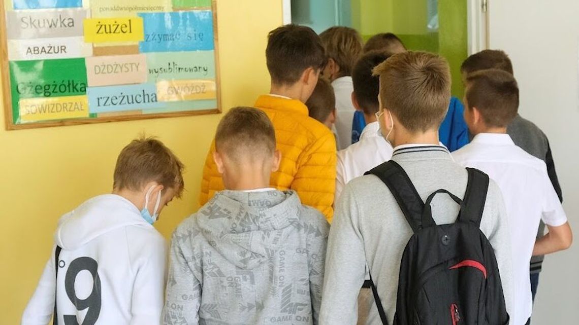 Pożegnanie z e-lekcjami. Dyrektor szkoły: Nie ma we mnie takiego huraoptymizmu