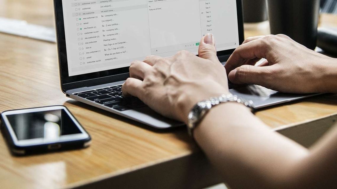 Poznała "inżyniera" w internecie. Przelała mu prawie 80 tys. zł, a on zniknął