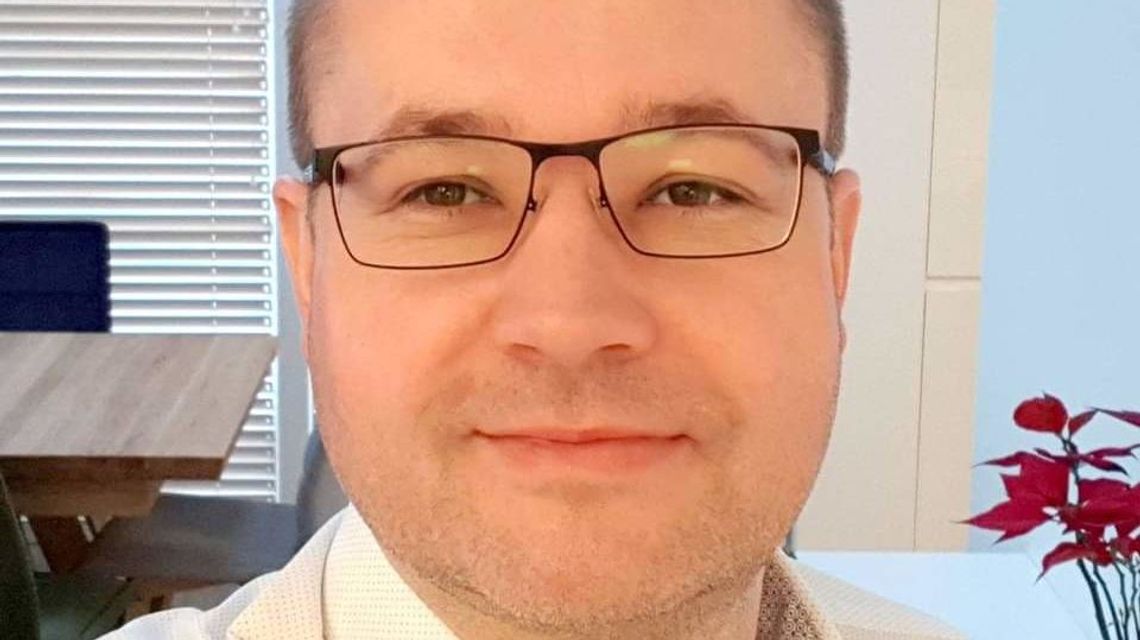 "Praca przy tak silnym wpływie polityki krajowej okazała się niemożliwa". Radny zrezygnował z mandatu