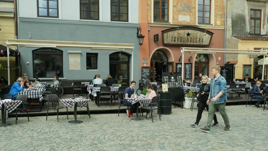 Praca w Lublinie. Restauracje szukają kucharzy, kelnerów i barmanów. Ile można zarobić? Praca w Lublinie. Restauracje szukają kucharzy, kelnerów i barmanów. Ile można zarobić?