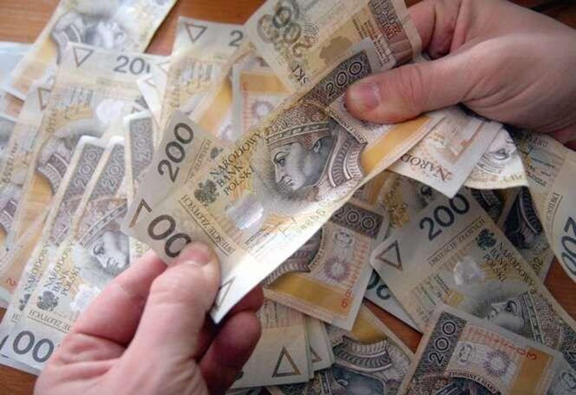 Praca za granicą nie tylko w wakacje. Jakie oferty można znaleźć jesienią?