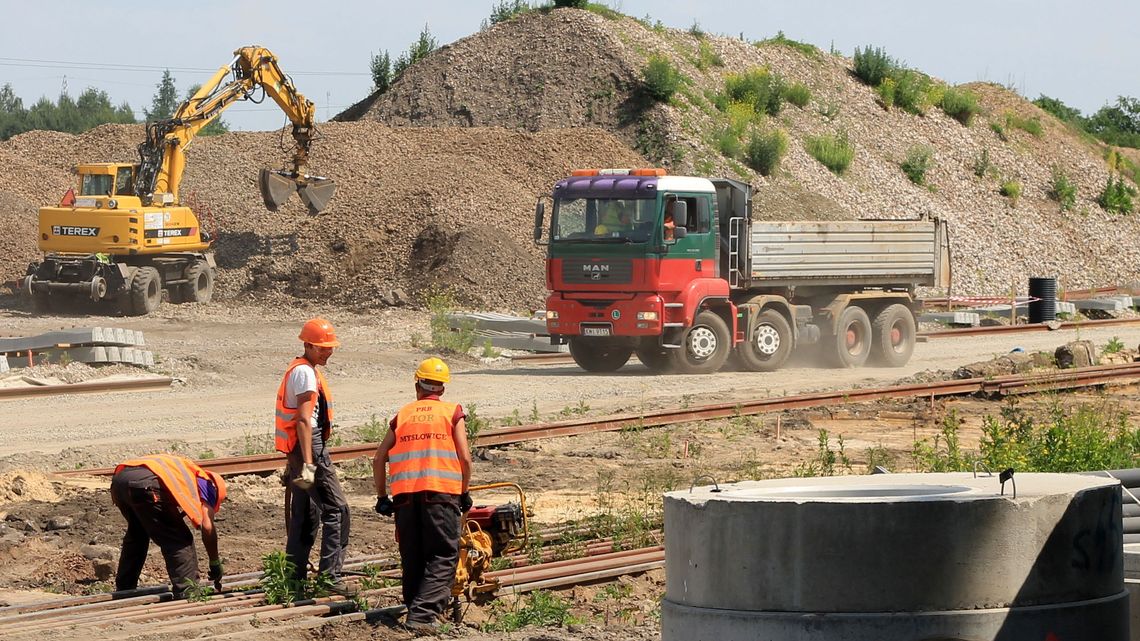 Prace na budowie linii kolejowej Lublin - Warszawa wznowione. Na pociągi poczekamy do jesieni [zdjęcia]