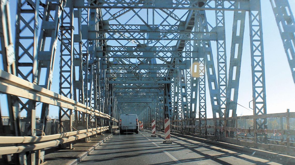 Prace na starym moście w Puławach. Utrudnienia potrwają do zimy, ale wrócą na wiosnę