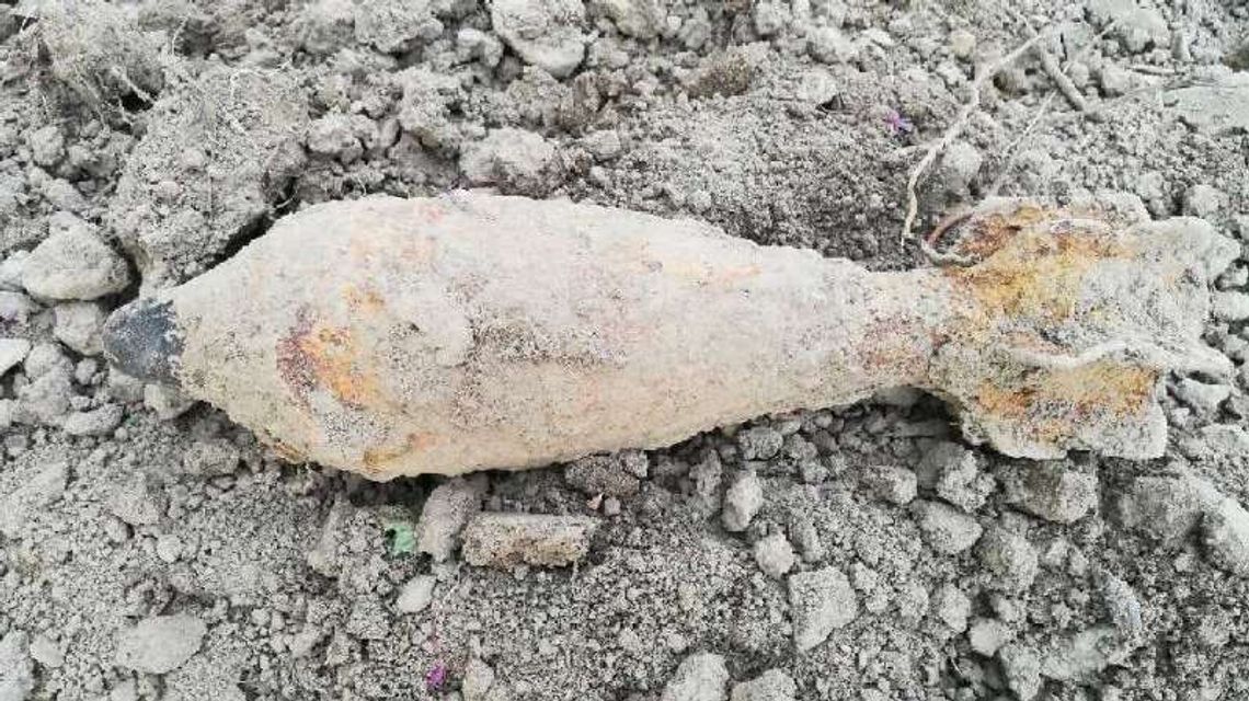 Pracował na polu, odkopał pocisk moździerzowy