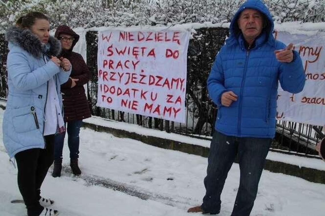 Pracownicy DPS w Ryżkach wyjdą na ulicę. Zablokują drogę wojewódzką Pracownicy DPS w Ryżkach wyjdą na ulicę. Zablokują drogę wojewódzką