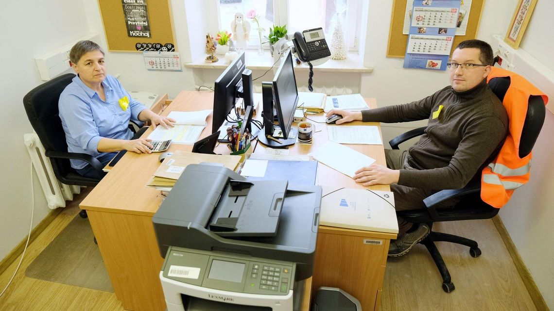 Pracownicy Lubelskiego Urzędu Wojewódzkiego założyli żółte wstążki Pracownicy Lubelskiego Urzędu Wojewódzkiego założyli żółte wstążki