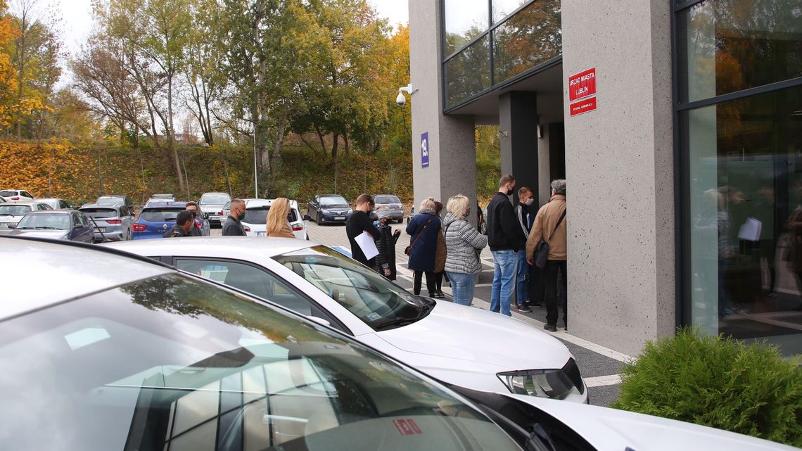 Pracownicy najbardziej obleganego wydziału Urzędu Miasta Lublin boją się zakażenia koronawirusem