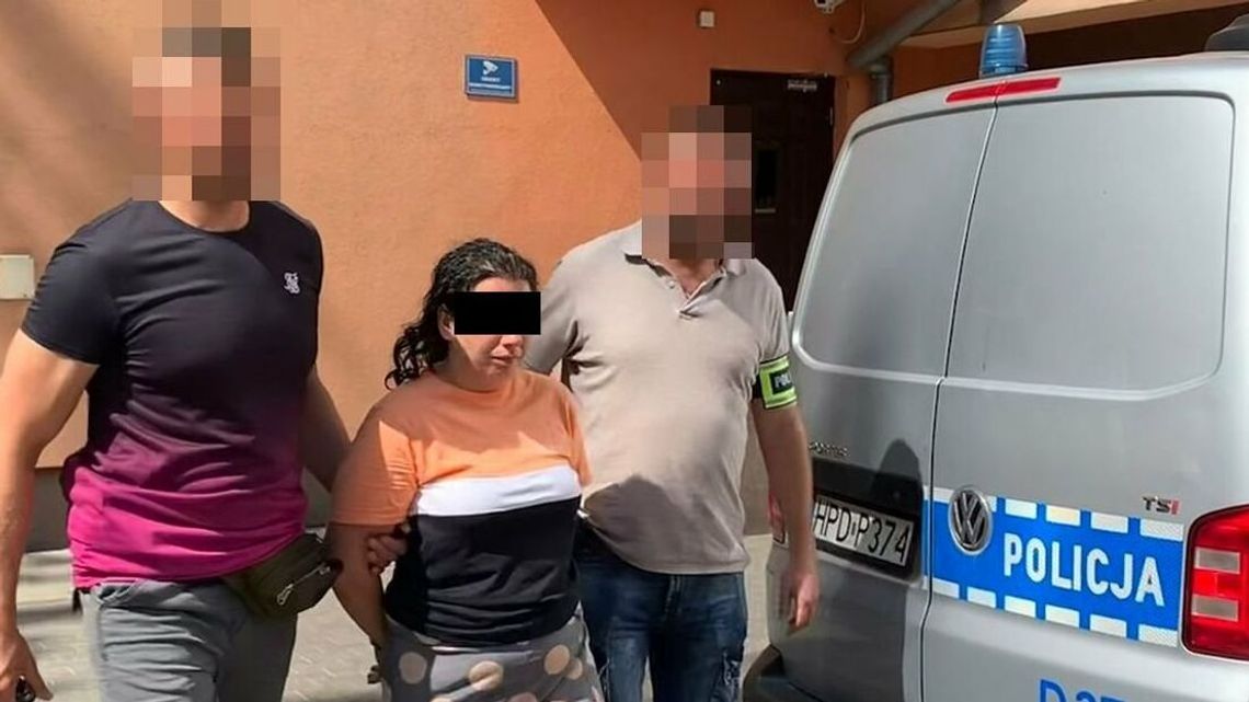 Pracownik sklepu zauważył złodziei. Zaraz dostał kopniaka w twarz