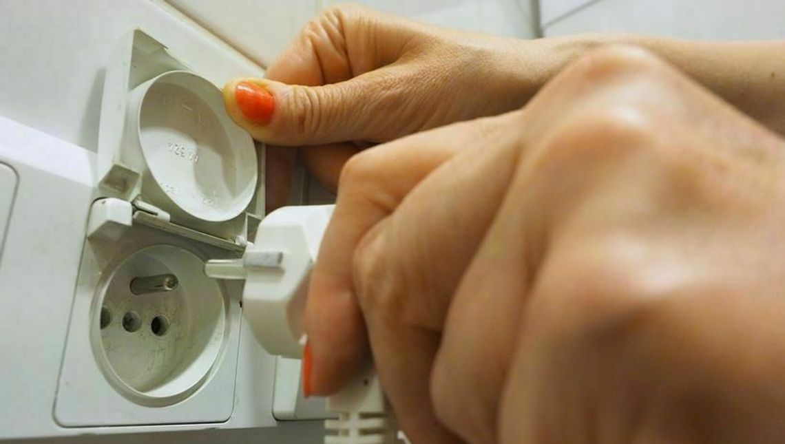 Prąd będzie rekordowo drogi. Eksperci mówią, jak oszczędzić i energię i pieniądze