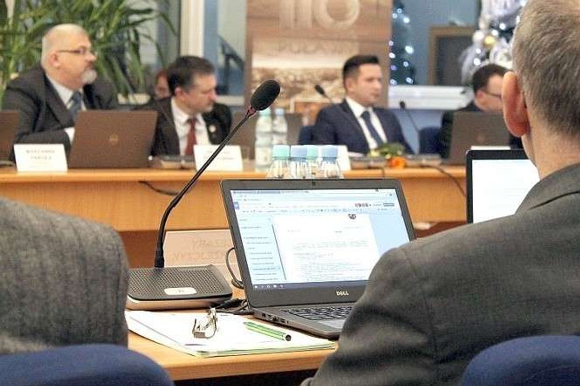 Prawie koniec z drukowaniem. Radni dostali laptopy