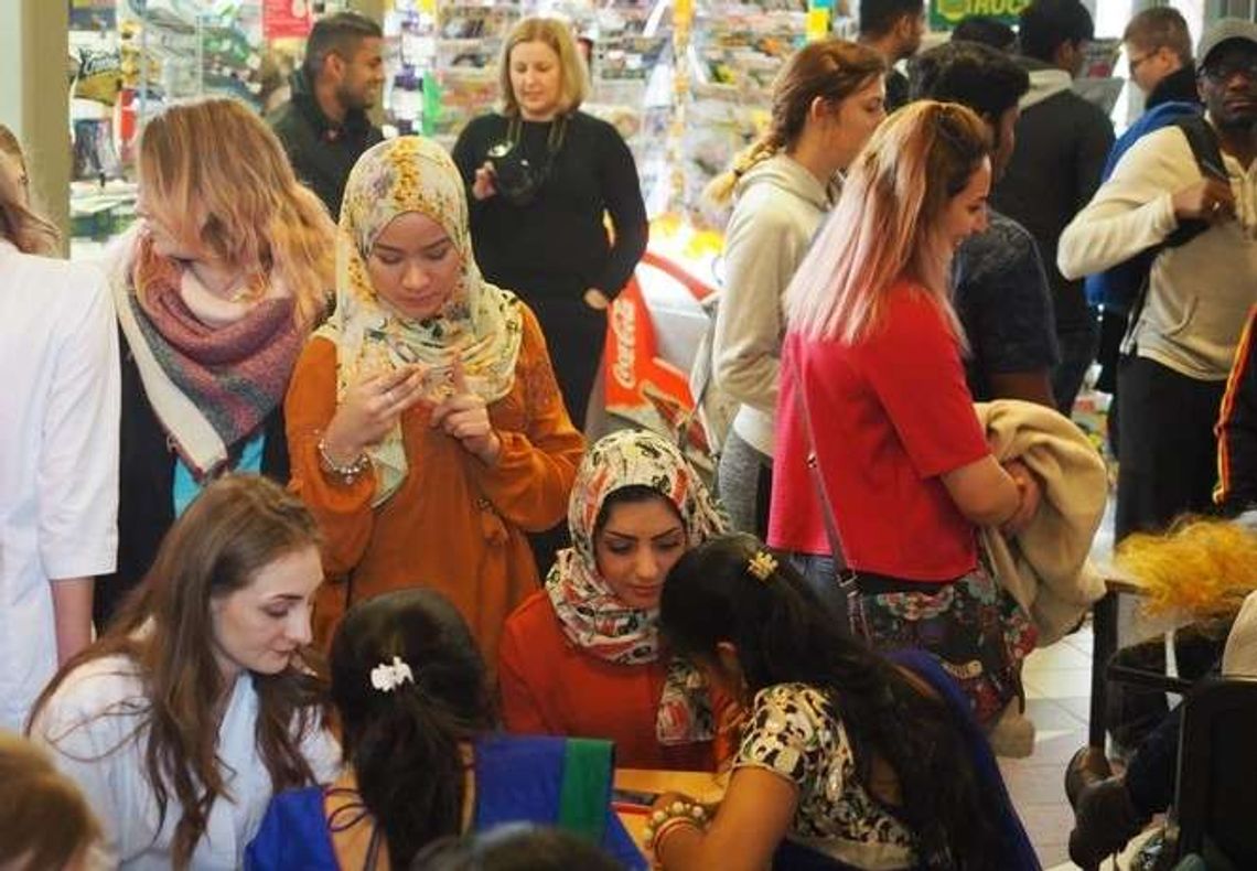 Prawie połowa studentów na tej uczelni jest z zagranicy. Tak kuszą kolejnych chętnych