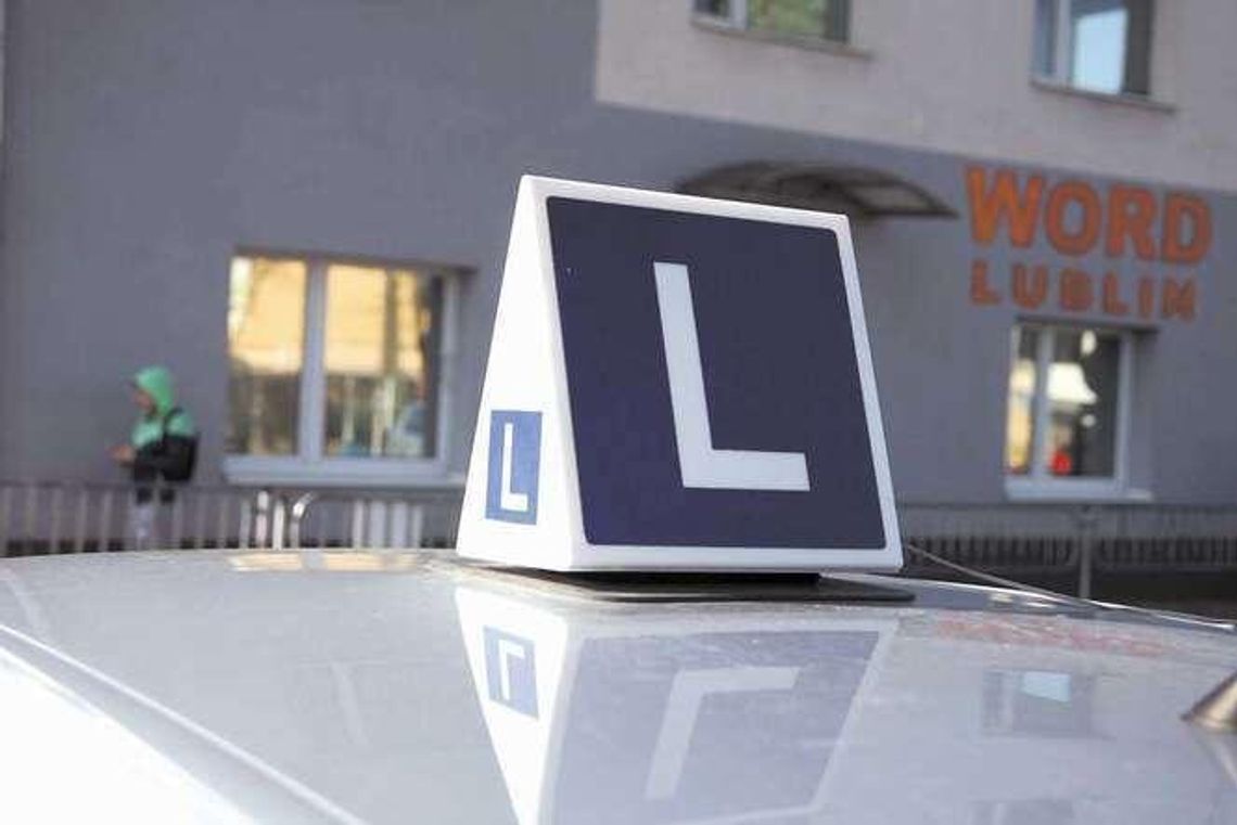 Prawo jazdy. Okres próbny dla młodych kierowców i zielony listek z opóźnieniem