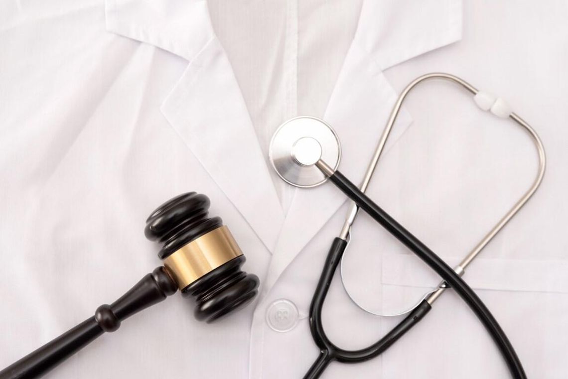 Prawo medyczne w praktyce – jak studia podyplomowe przygotowują do pracy w sektorze ochrony zdrowia?