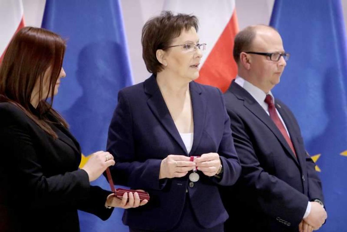 Premier Kopacz w Lublinie zapowiedziała podwyżki dla urzędników Premier Kopacz w Lublinie zapowiedziała podwyżki dla urzędników