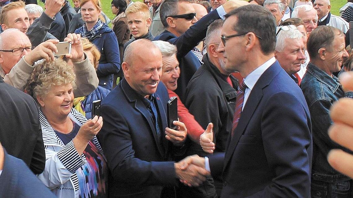 Premier Morawiecki w Wąwolnicy. Tłumaczył, dlaczego wybrał dożynki akurat tam. "Polska wieś była zapomniana i poszkodowana" [zdjęcia, wideo]