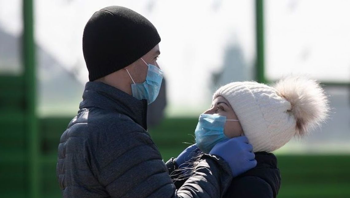 Premier: Za miesiąc nasze moce produkcyjne sięgną ok. 100 mln maseczek niemedycznych