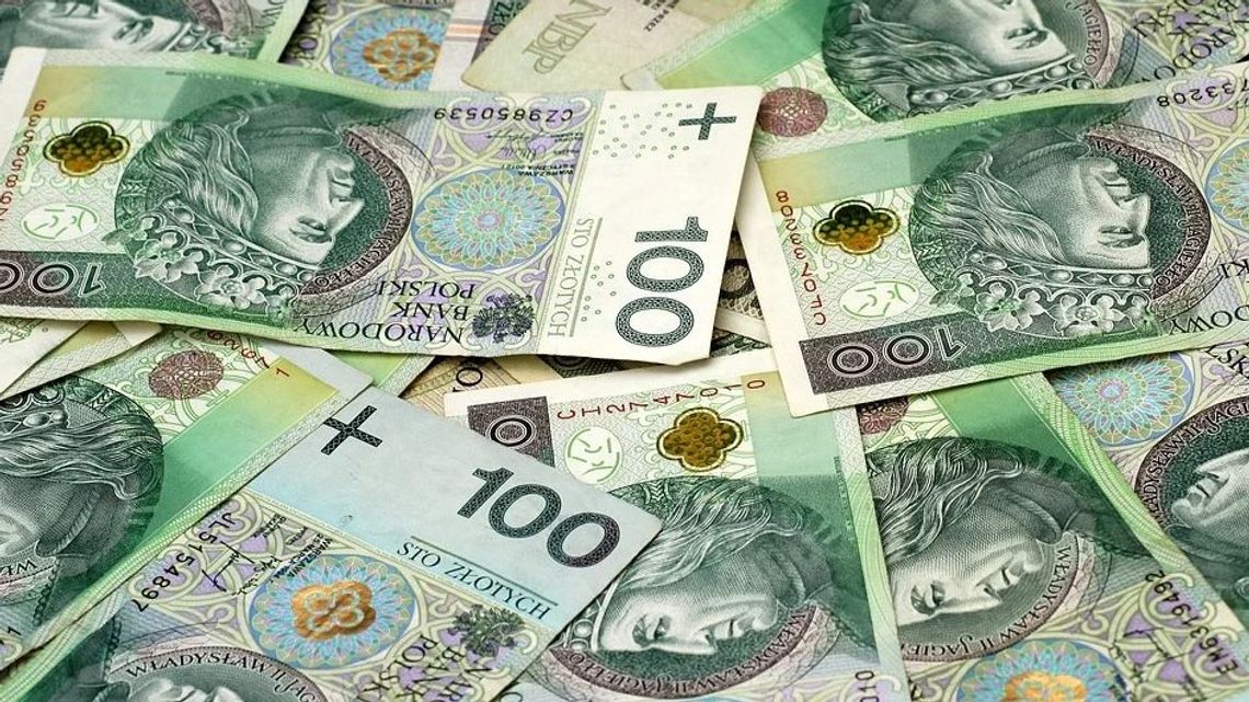 Premier zapowiadał oszczędności. Pracownicy lubelskiego urzędu i tak dostali premie