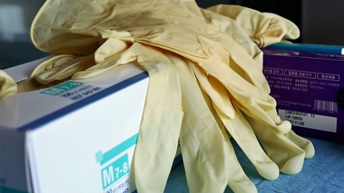 Prezes bialskich wodociągów apeluje: Nie wrzucajcie rękawiczek do toalet