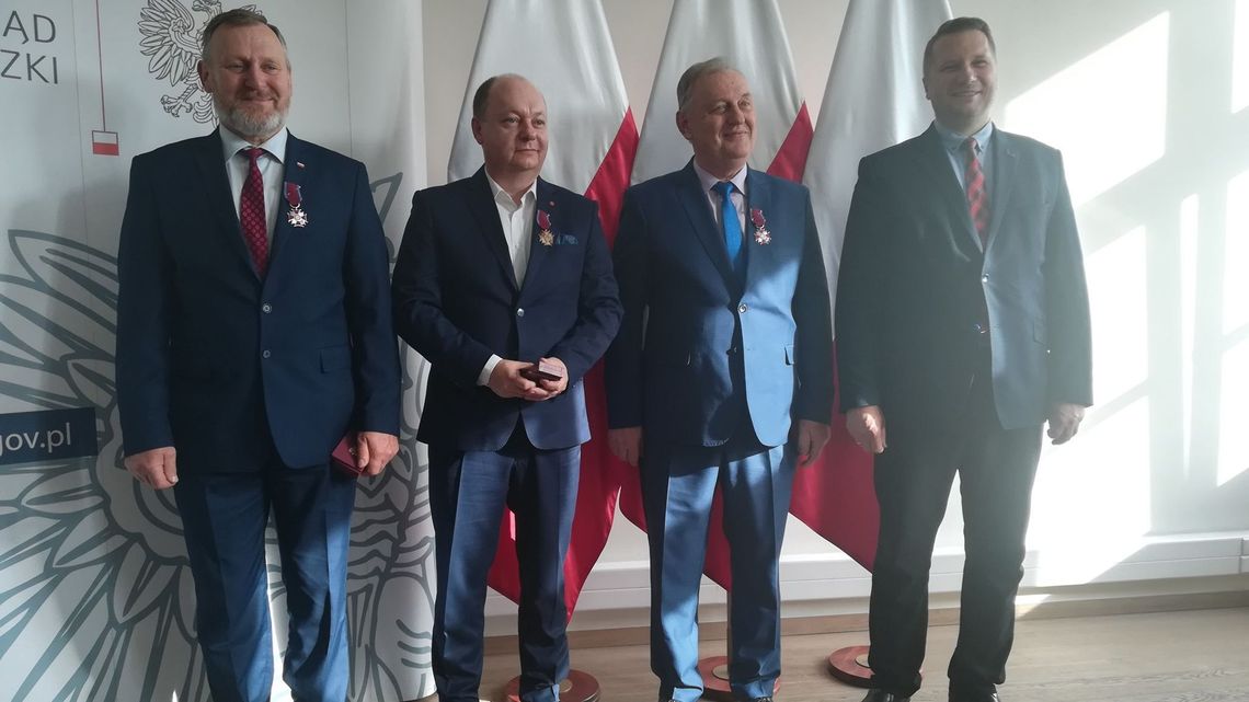 Prezydenckie odznaczenia za zasługi dla ojczyzny i społeczeństwa Prezydenckie odznaczenia za zasługi dla ojczyzny i społeczeństwa