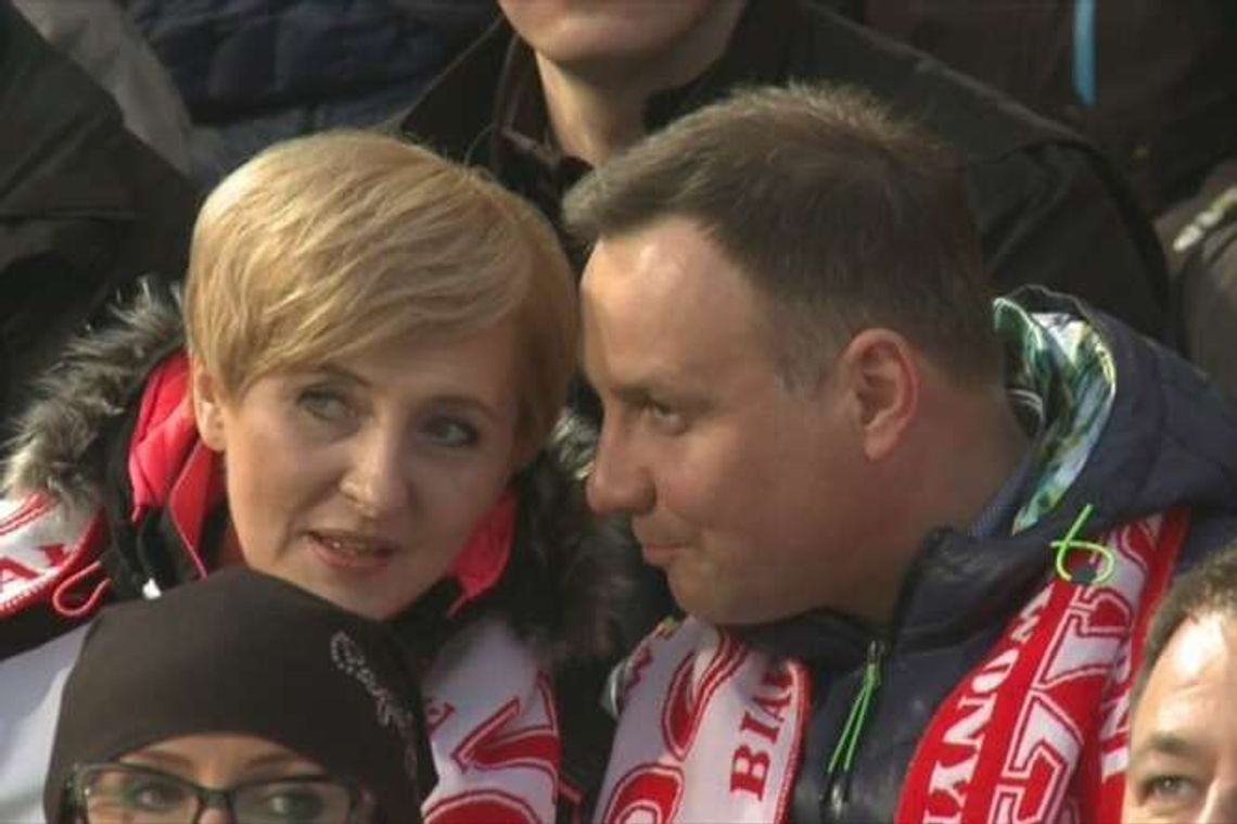 Prezydent Andrzej Duda głośno dopingował skoczków Prezydent Andrzej Duda głośno dopingował skoczków